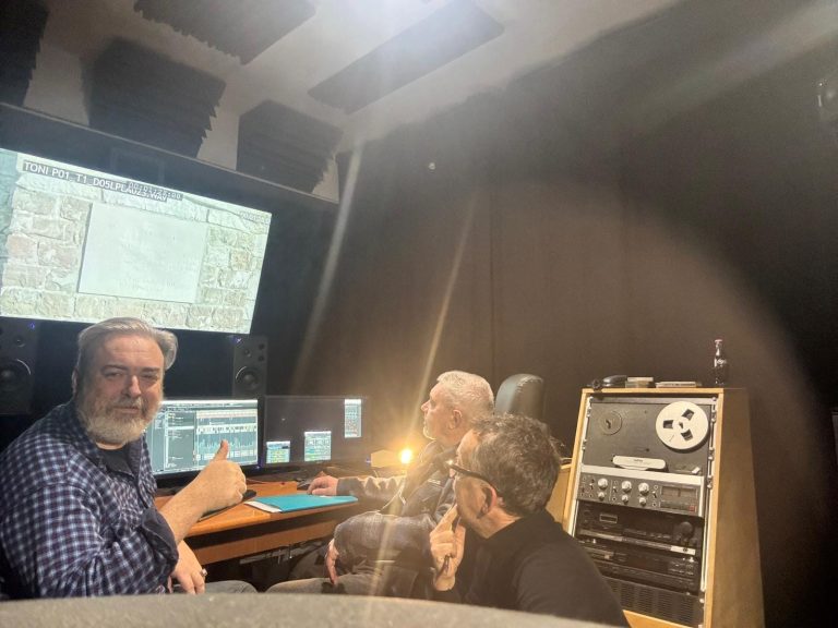 Home Con Toni y Quiros